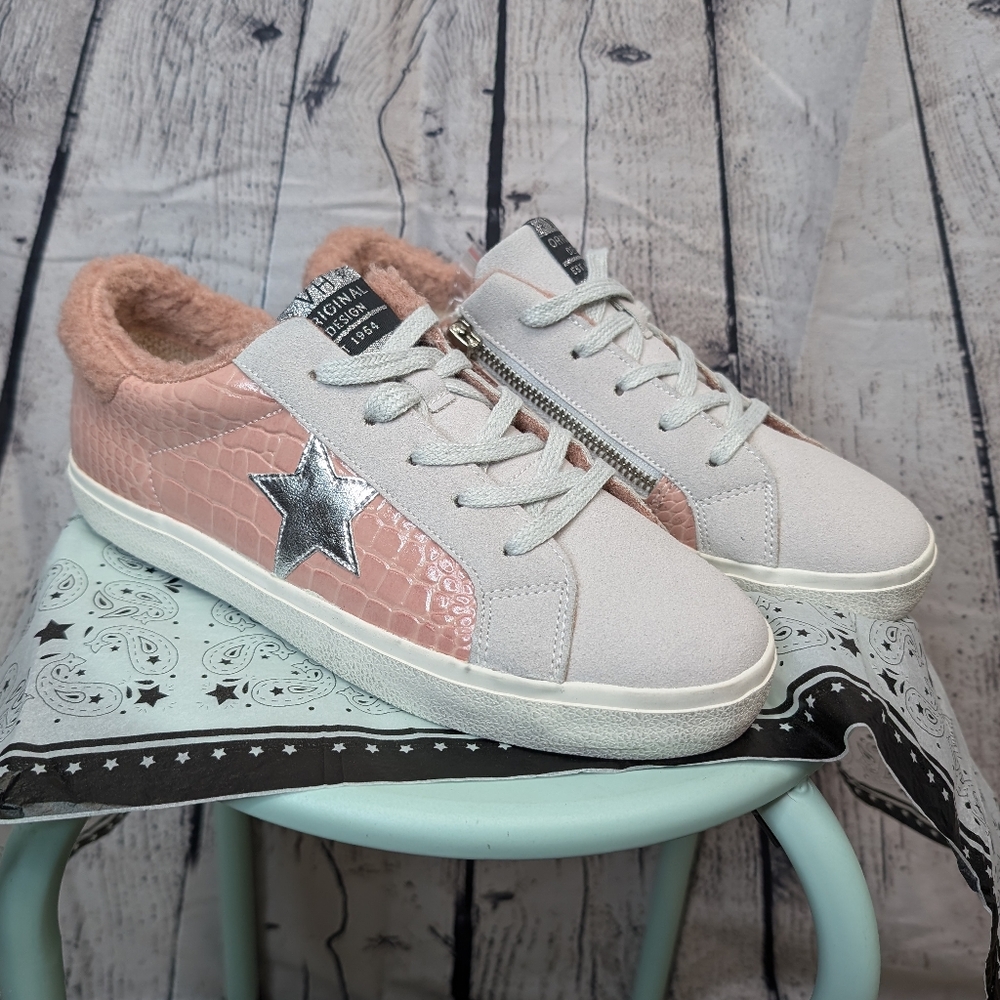 NWT Vintage Havana Sneaker